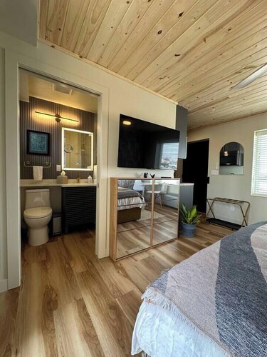 Nordic Harbor | Room 5 | Cedar Shadows