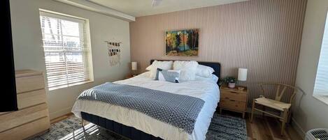 1 slaapkamer, een strijkplank/strijkijzer, wifi, beddengoed