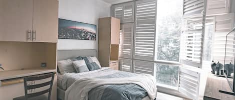1 slaapkamer, een strijkplank/strijkijzer, wifi