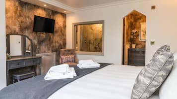 2 quartos, individualmente decorados, individualmente mobiliados