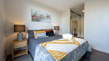 2 bedrooms, iron/ironing board, travel cot, free WiFi