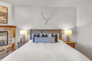 4 bedrooms, Internet, bed sheets - Upscale 4 BR Townhouse @ Juniper Preserve Resort (Bend)