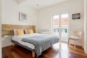 2 chambres, fer et planche à repasser, Wi-Fi, draps fournis