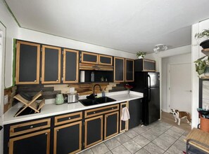 Private kitchen - Cozy Derby Home (Louisville)