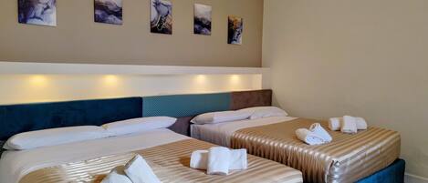 1 dormitorio, tabla de planchar con plancha, wifi y ropa de cama