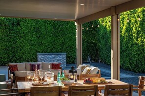 屋外ダイニングエリア