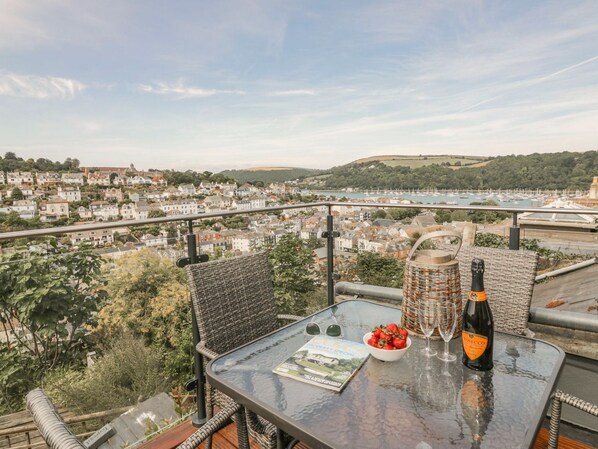 تناول الطعام بالخارج