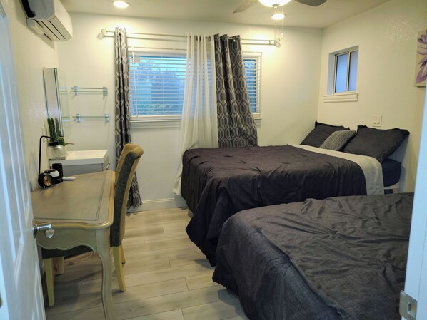 1 slaapkamer, een strijkplank/strijkijzer, wifi, beddengoed