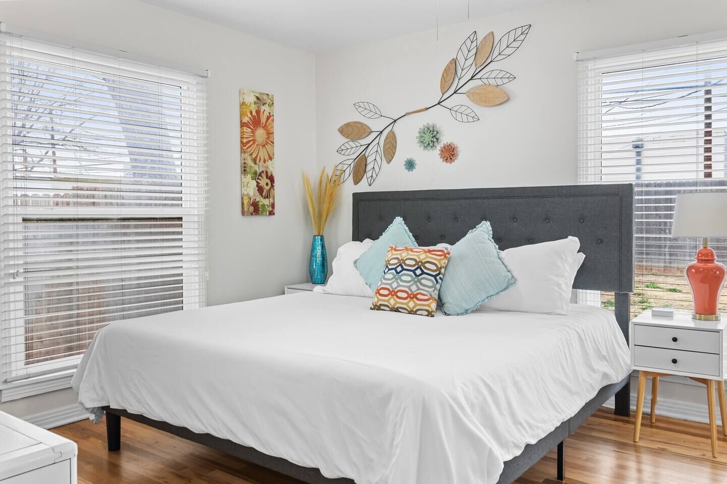 3 soveværelser, skrivebord, strygejern/strygebræt, weekendseng