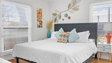 3 soveværelser, skrivebord, strygejern/strygebræt, weekendseng