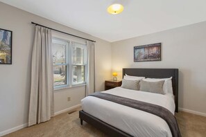 3 bedrooms, iron/ironing board, WiFi, bed sheets