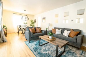 Smart TV, fireplace - Hound Haven! Cozy Denver Getaway next to Dog Park! (Englewood)