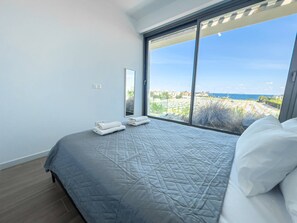 5 bedrooms, iron/ironing board, free WiFi, bed sheets - Azure Horizon Villa (Protaras)