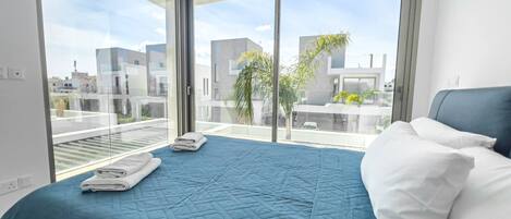 5 bedrooms, iron/ironing board, free WiFi, bed sheets