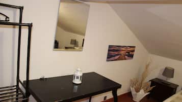 2 habitaciones, tabla de planchar con plancha, wifi y ropa de cama
