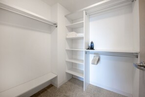 Interior - Top Floor Oasis in KoreaTown, Free parking (Beverly Hills)