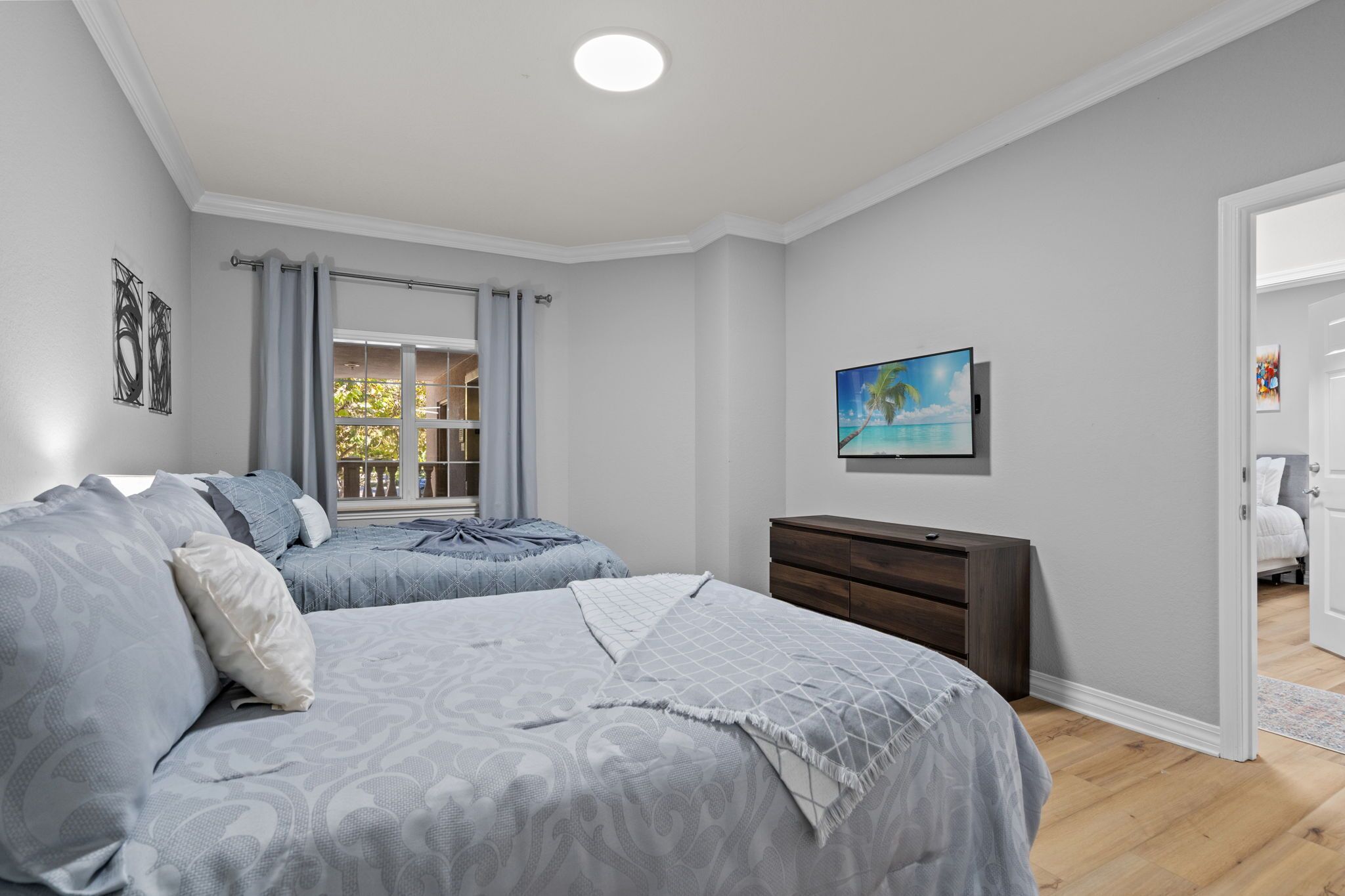 3 Schlafzimmer, Schreibtisch, Bügeleisen/Bügelbrett, Reisekinderbett