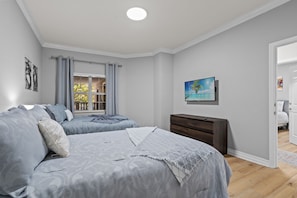 3 bedrooms, desk, iron/ironing board, travel cot