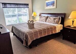 4 dormitorios, tabla de planchar con plancha, cuna de viaje