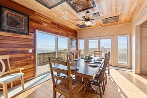 Dining - Oceanfront, Hot Tub, Beach Access, Game Room, Poker Table (Frisco)