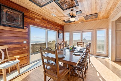 Oceanfront, Hot Tub, Beach Access, Game Room, Poker Table