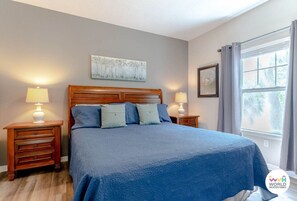 4 Schlafzimmer, Schreibtisch, Bügeleisen/Bügelbrett, Reisekinderbett