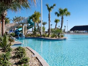 Een verwarmd zwembad