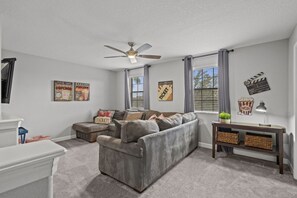 TV - 5 Bedroom 4,5 Bathroom Champions Gate 1423RF (Davenport)