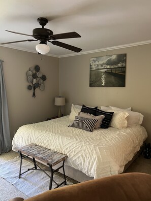 3 bedrooms, desk, iron/ironing board, travel crib - Cozy family home right near Yosemite! (Oakhurst)