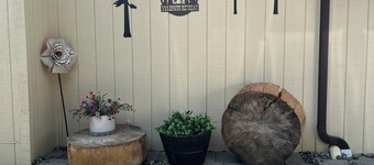 Cozy family home right near Yosemite! 