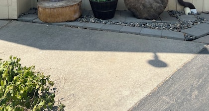 Cozy family home right near Yosemite!