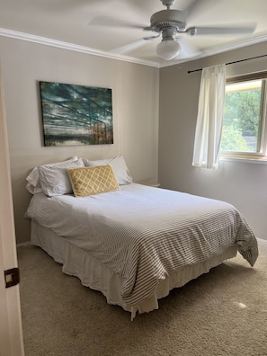 3 bedrooms, desk, iron/ironing board, travel cot