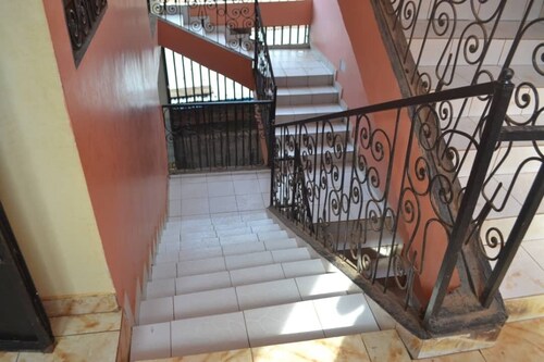 Apparemment 1 chambre ,salon , cuisine , douche 
Situé dans un quartier calme 