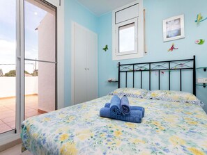 4 bedrooms, iron/ironing board, travel crib