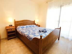 2 bedrooms, iron/ironing board, travel cot, free WiFi