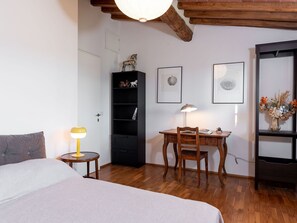 5 camere, culla da viaggio, Wi-Fi gratuito