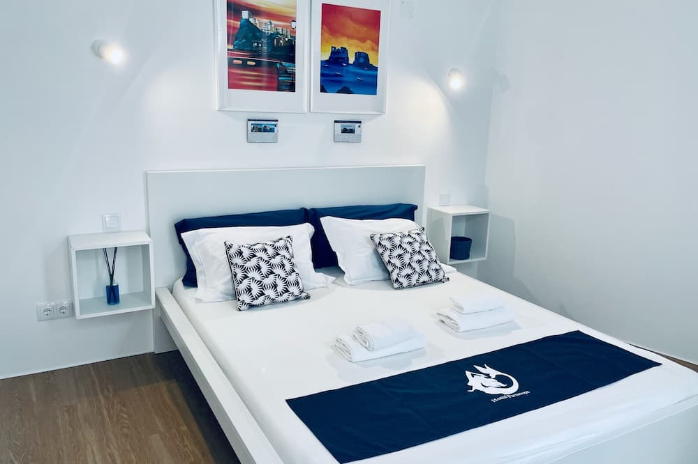 Partenope Hostel and Suites