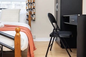 1 chambre, fer et planche à repasser, Wi-Fi, draps fournis