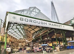 Point of interest - Tranquil 1BR in South Bank with onsite parking (London)