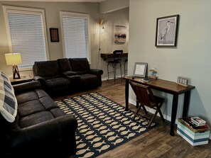 Smart TV, stereo - Lake Dardanelle Fishing Stay – Boat Parking & Power Next to Arkansas Nuclear One (London)