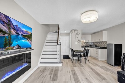 Stylish Mississauga Lower Unit: BBQ Yard Paradise