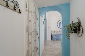 Interior - GuestHost - Comfortable, finely renovated two-room apartmentperfect toaccommodate up to 4 people, located on the first floor of a typical Ligurian building (NO lift) in the center of Sanremo, a few mt from the famous Casino. Nearby is Via Matteotti, the  (Sanremo)
