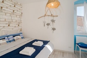 1 bedroom, iron/ironing board, WiFi, bed sheets - GuestHost - Comfortable, finely renovated two-room apartmentperfect toaccommodate up to 4 people, located on the first floor of a typical Ligurian building (NO lift) in the center of Sanremo, a few mt from the famous Casino. Nearby is Via Matteotti, the  (Sanremo)