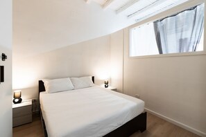 1 slaapkamer, een strijkplank/strijkijzer, wifi, beddengoed