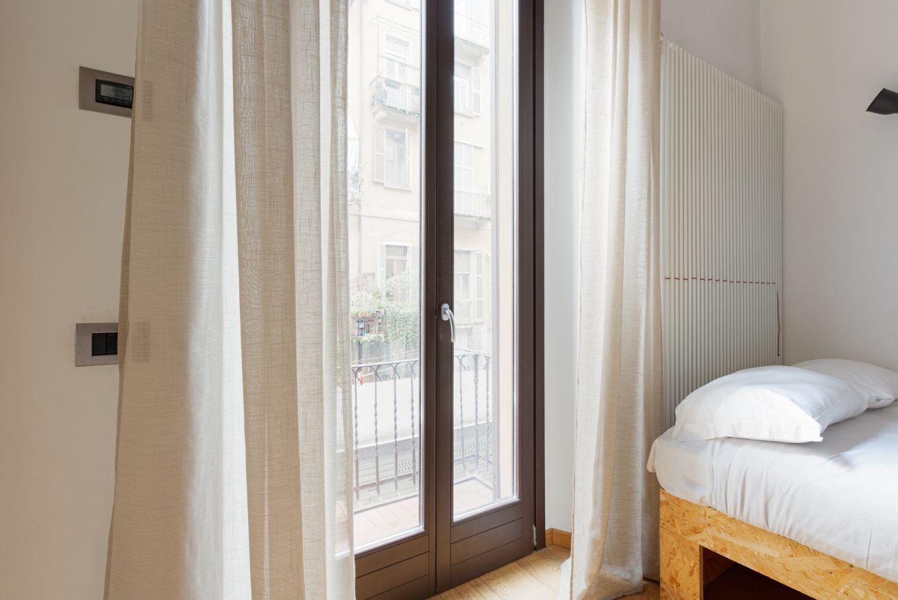 1 dormitorio, tabla de planchar con plancha, wifi y ropa de cama