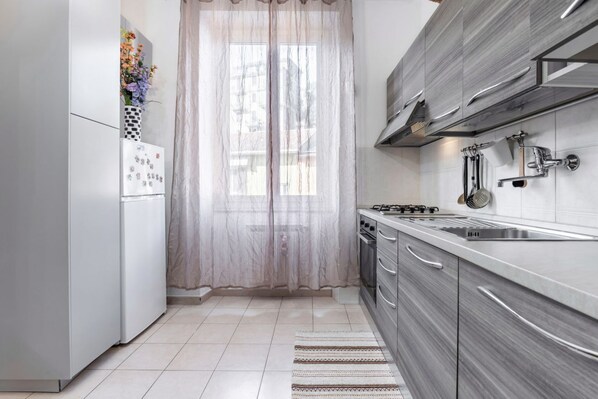 Fridge, microwave, oven, stovetop