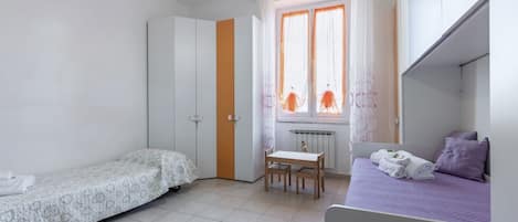 2 chambres, fer et planche à repasser, Wi-Fi, draps fournis
