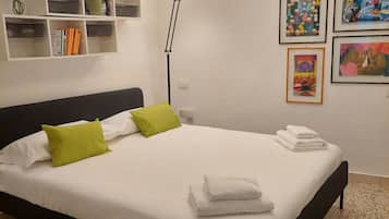 Strykjärn/strykbräda, wi-fi och sängkläder