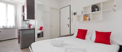 Silitysrauta/-lauta, Wi-Fi, vuodevaatteet