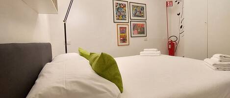 Strykjärn/strykbräda, wi-fi och sängkläder